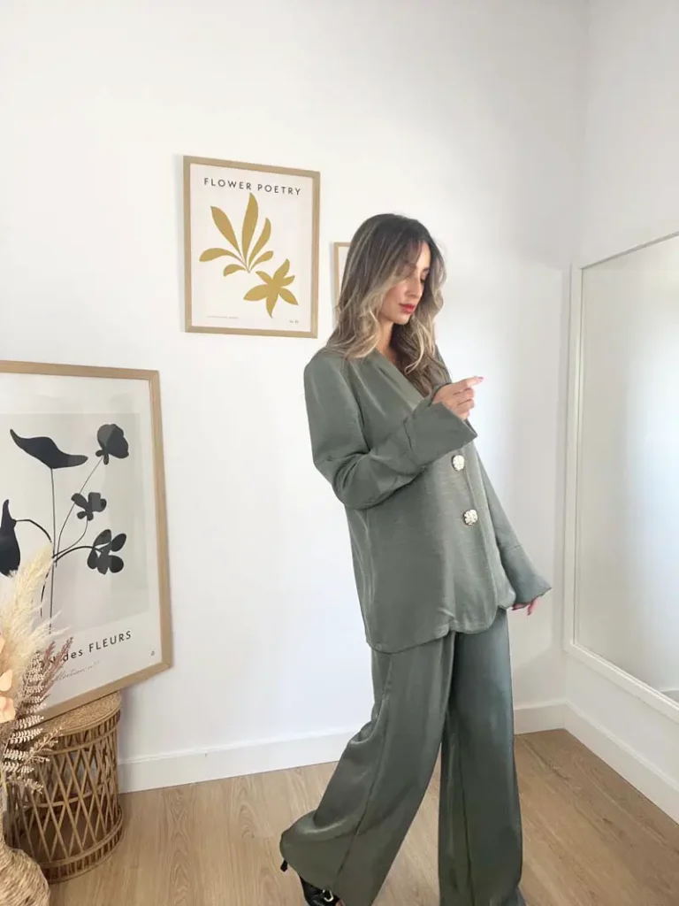 blusa-pantalo-crepe-verde-perfil