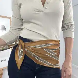 pañuelo-estampado-marrones-modelo