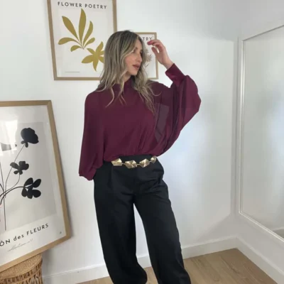BLUSA-GASA-PERKING-BURDEOS-MODELO
