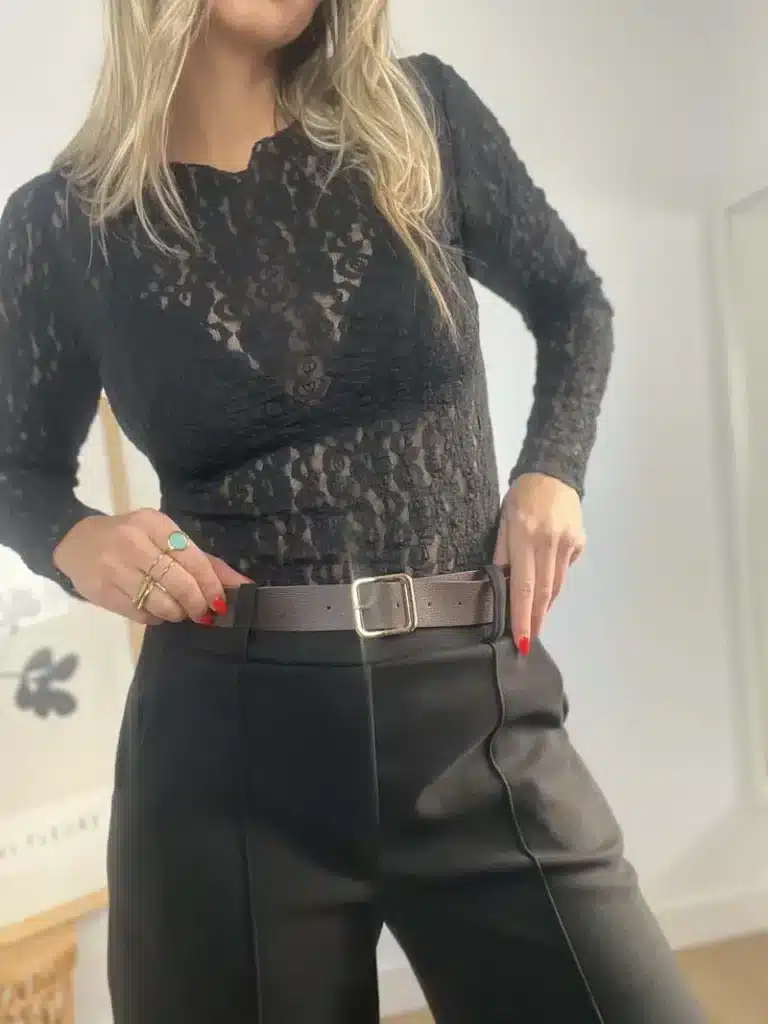 camiseta-blonda-negro-detalle