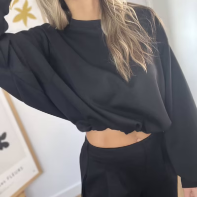 pantalon-felpa-ancho-negro+sudadera