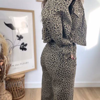 pantalon-denim-leopardo-perfil