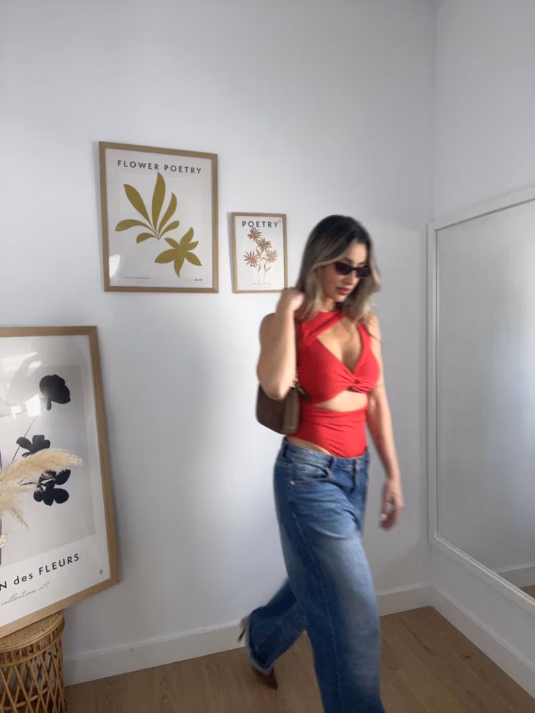 body-nudo-rojo-perfil