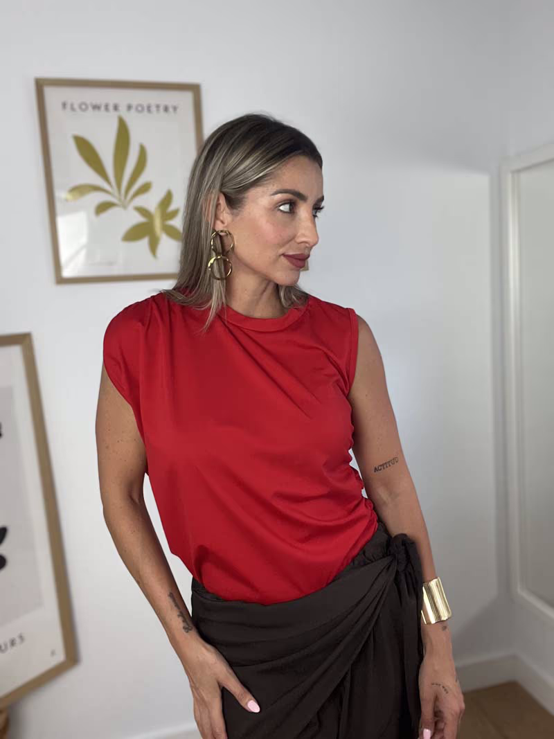 CAMISETA-OLIVIA-ROJO