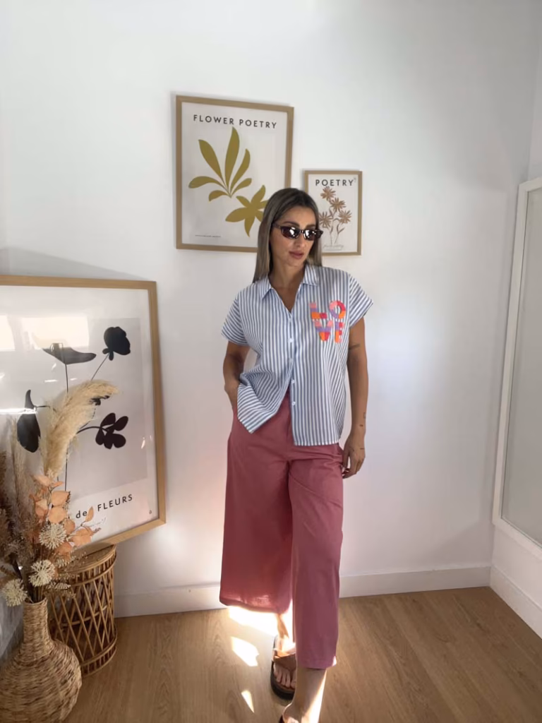 camisa-love-frente-pantalon-capri-rosa