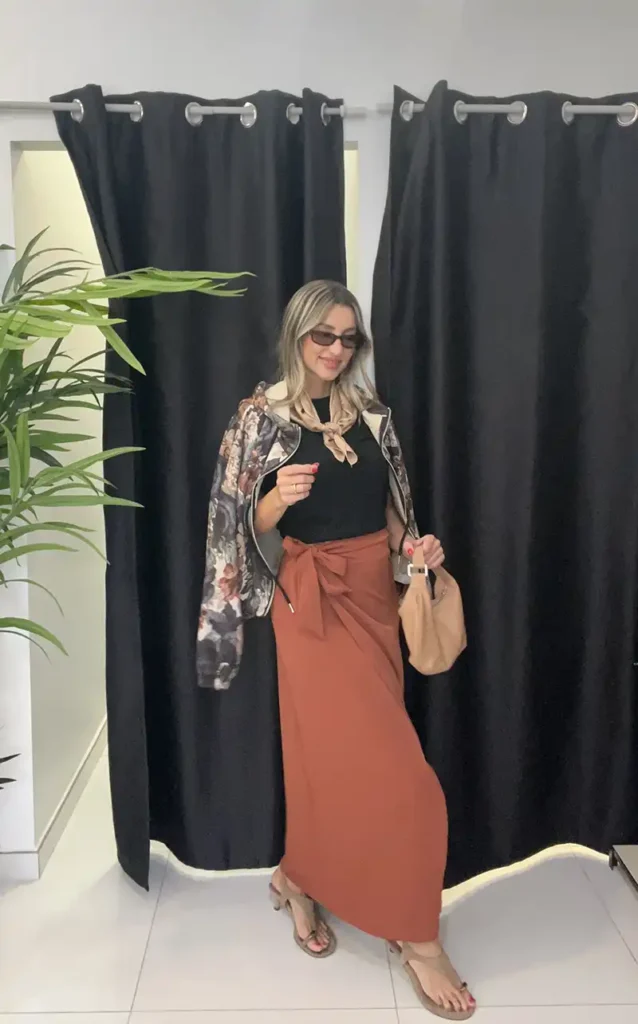 La teoría del rojo inesperado: el truco de estilismo que hace que cualquier básico parezca especial 6 Teoria rojo inesperado 6