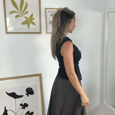 Falda cuadros perfil